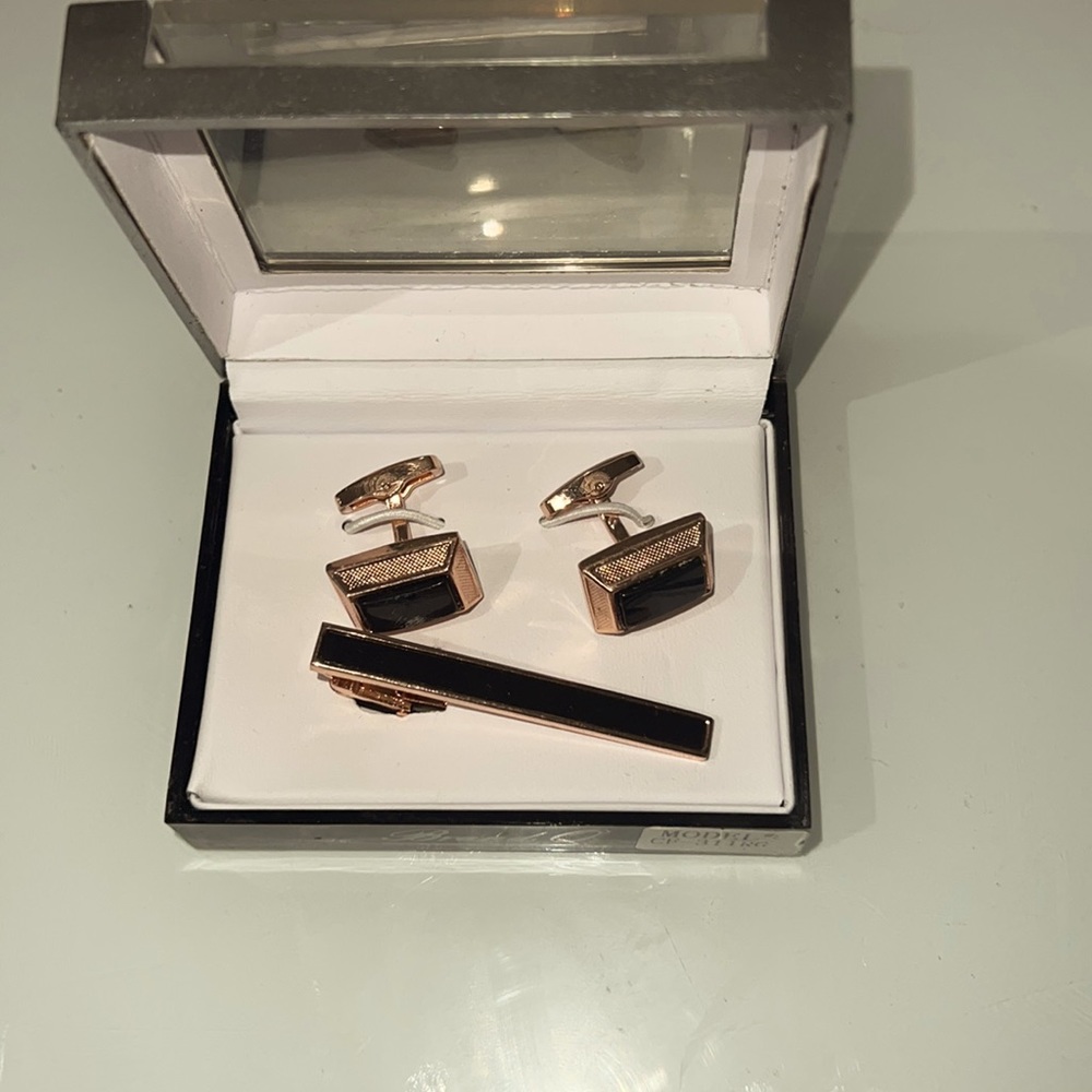 Gold cufflinks with casual Diamond